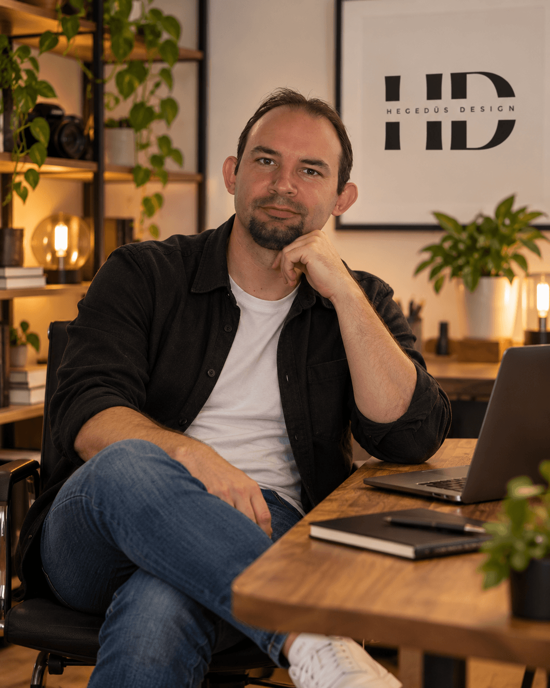 Modern otthoni studioportre HD logoval